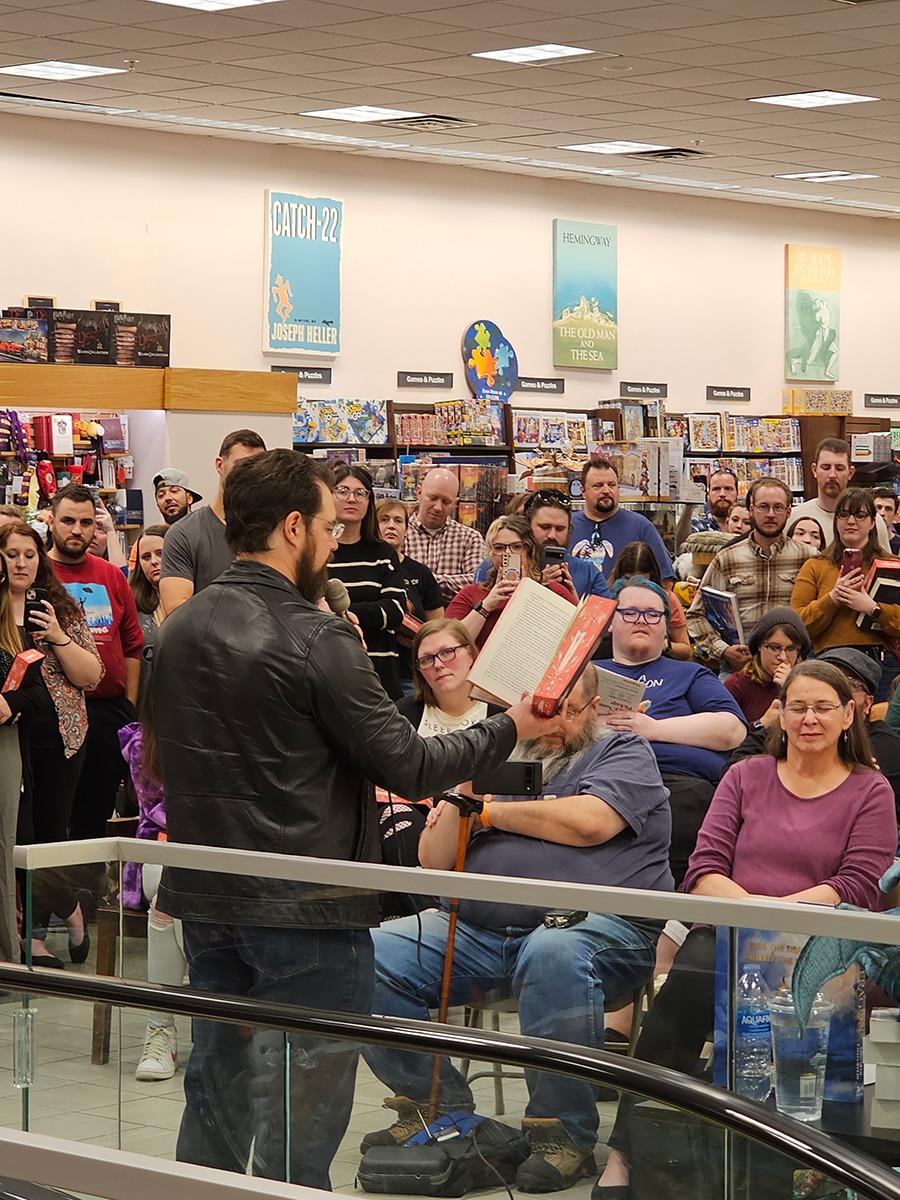 Photo by staff at @BNFairlawn

Signing at Barnes & Noble Fairlawn - October 17, 2024