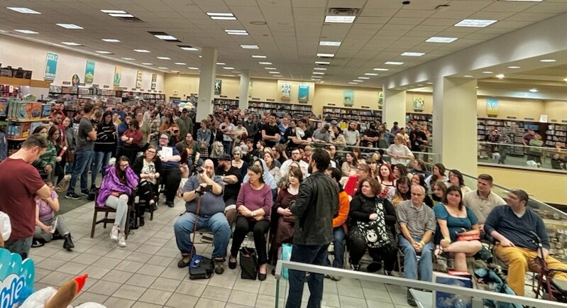 Photo by staff at @BNFairlawn

Signing at Barnes & Noble Fairlawn - October 17, 2024